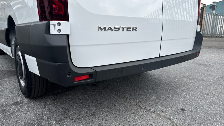 Renault Master Mwb Diesel Fwd MM35 Blue dCi 130 Advance Medium Roof Van